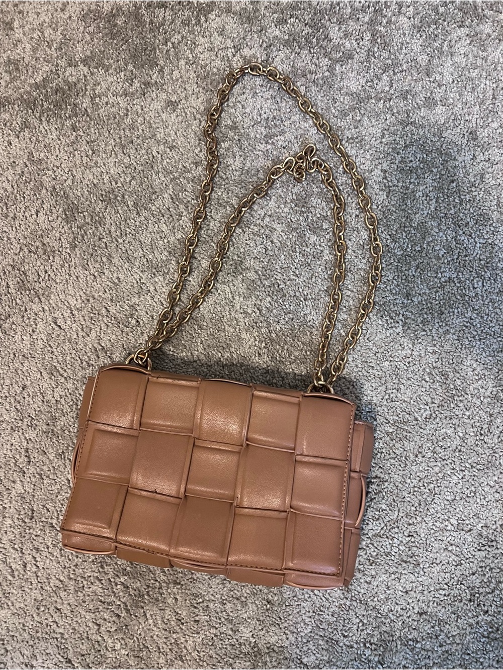 belk Woven Crossbody Bag in Taupe with Gold Chain